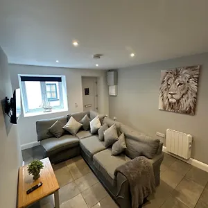 8 Eyre Square Lane Apartment